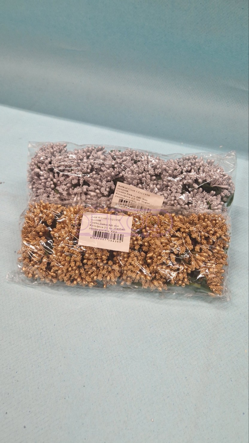 Cvet za dekoraciju u beloj i zlatnoj boji