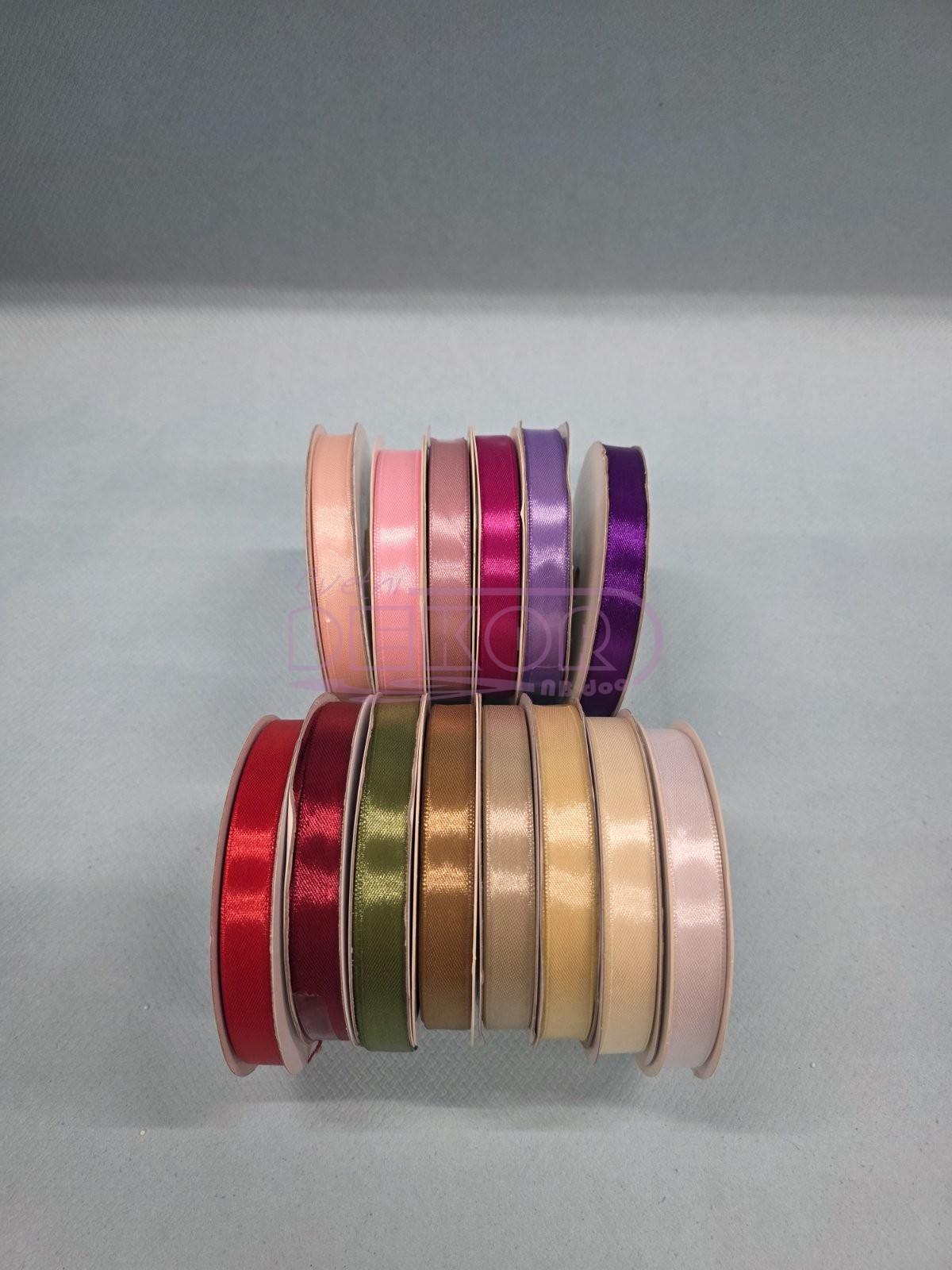 Satenske trake u više boja