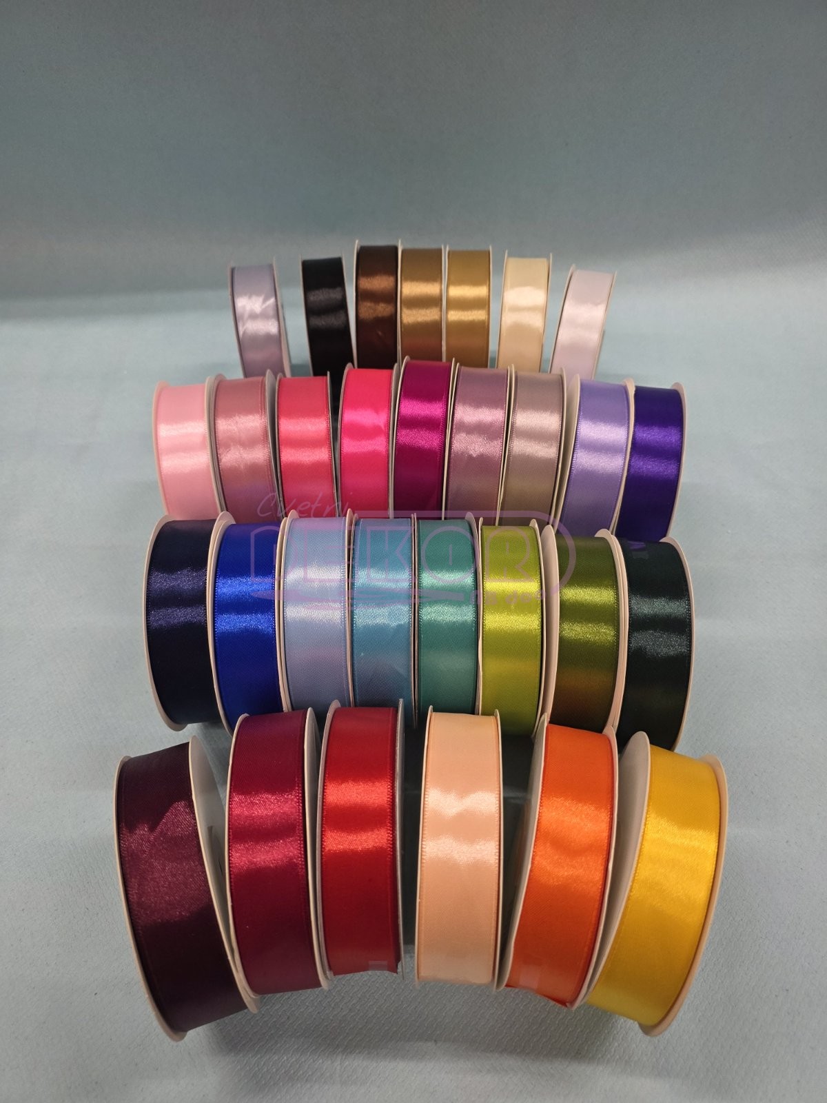 satenske ukrasne trake u više boja