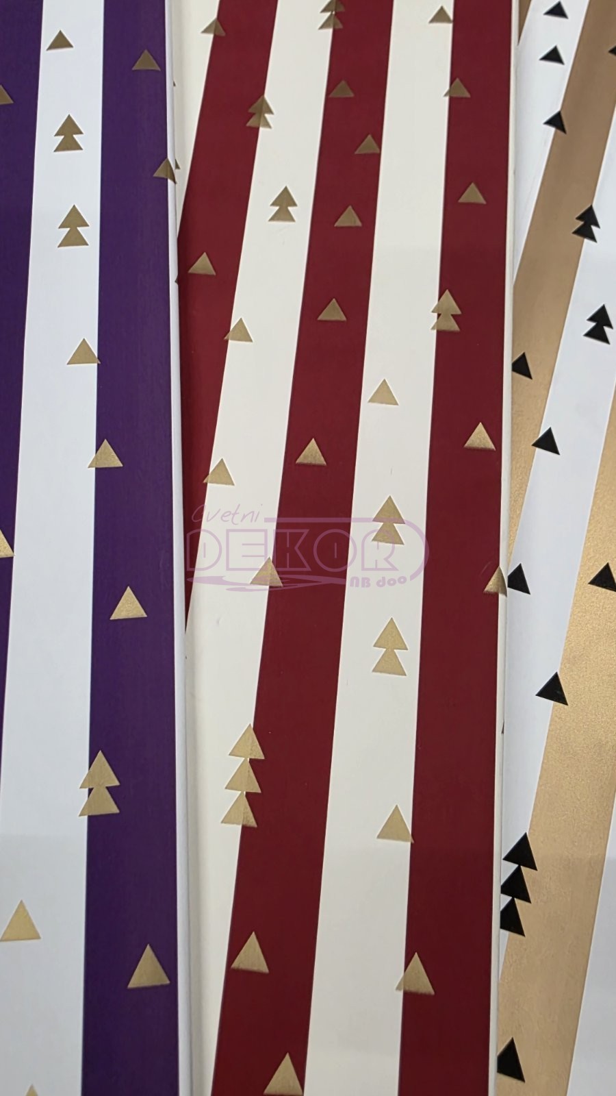 ukrasni papir u tri boje sa crnim jelkicama