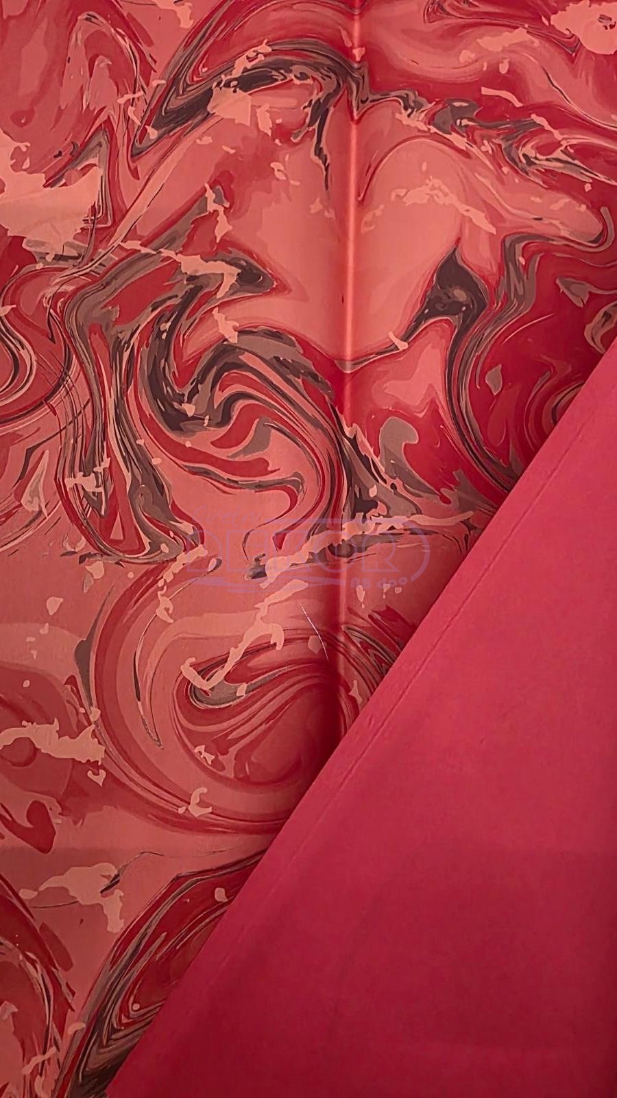 ukrasni papir u crveno šarenom dezenu