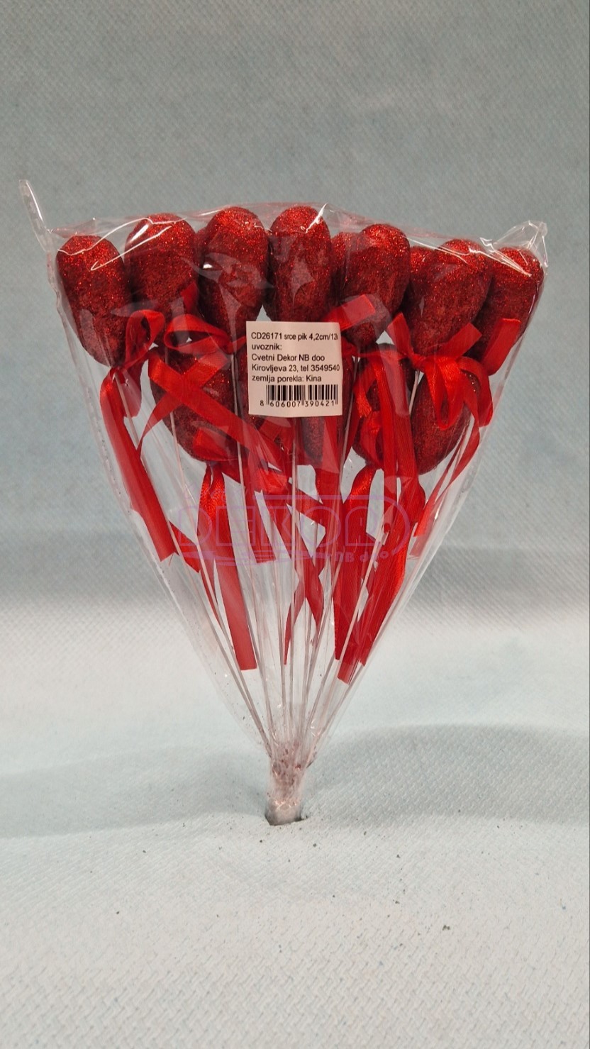 crvena srca na štapićima sa mašnom