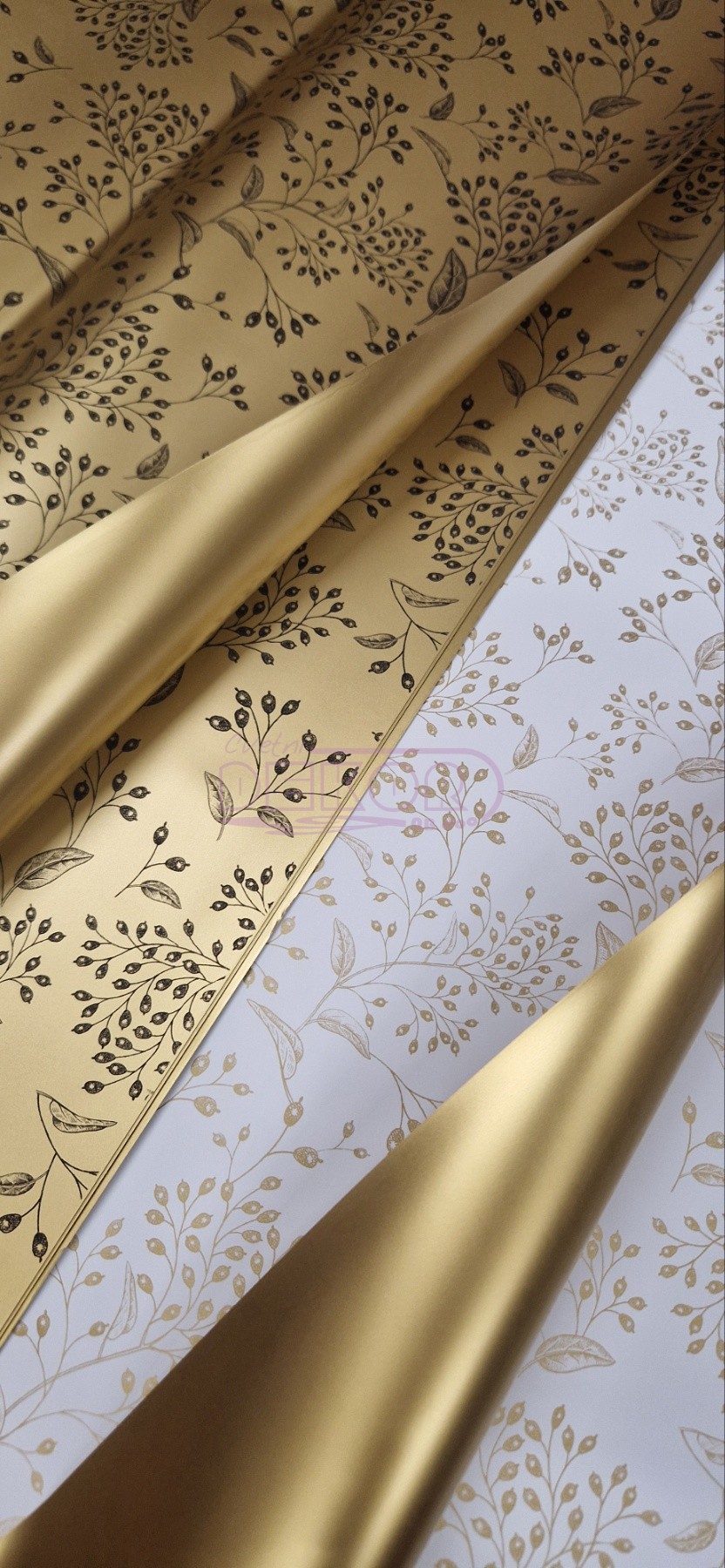 zlatni ukrasni papir sa zlatno belom varijantom