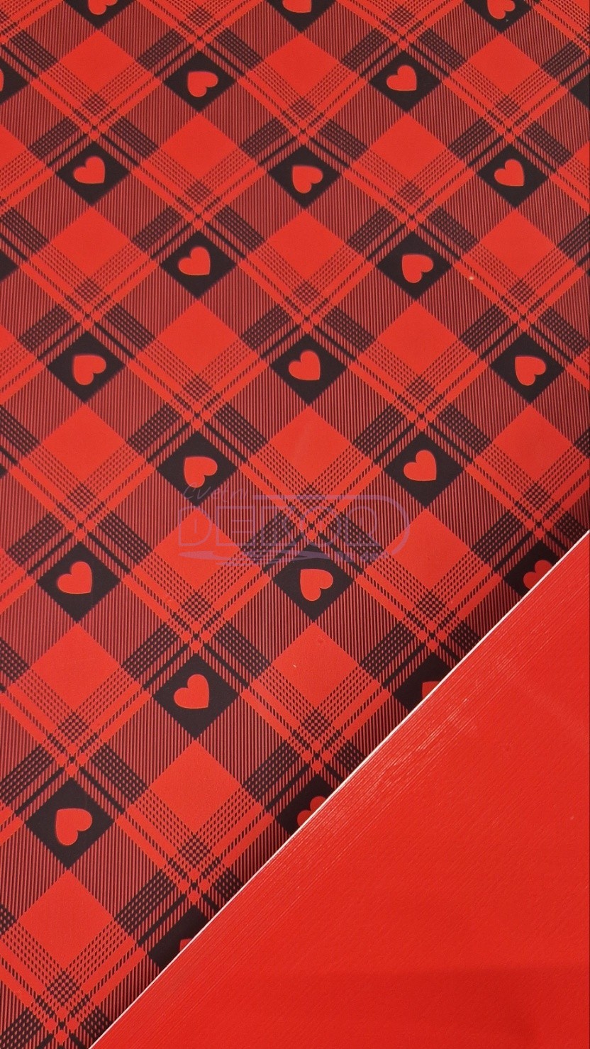 crvena mat karirana folija sa srcima