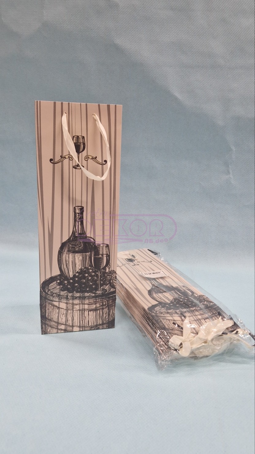 ukrasna kesa za piće sa tradicionalnim motivima