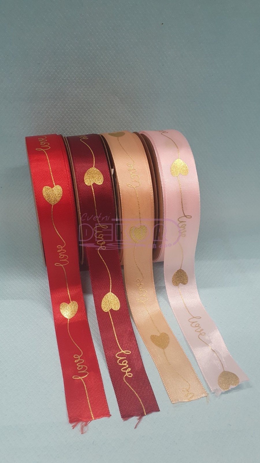 ukrasna traka saten sa srcima u više boja