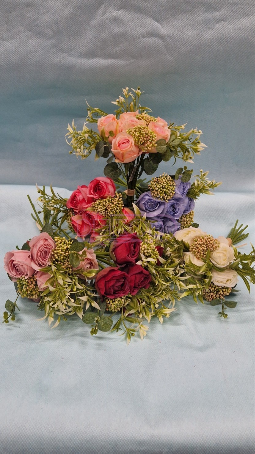 cvetni buket u više boja