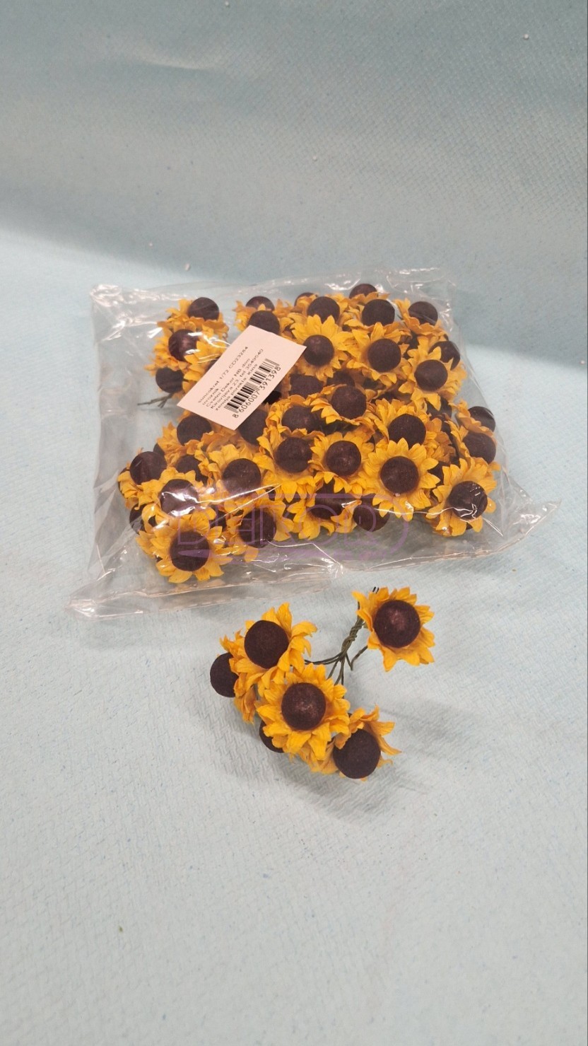 više malih suncokreta u kesi