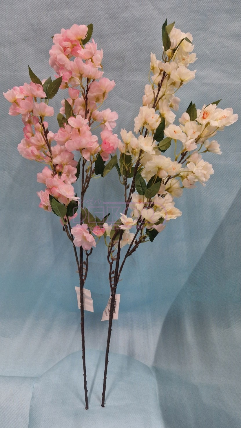 ukrasni trešnjin cvet u roze i beloj boji