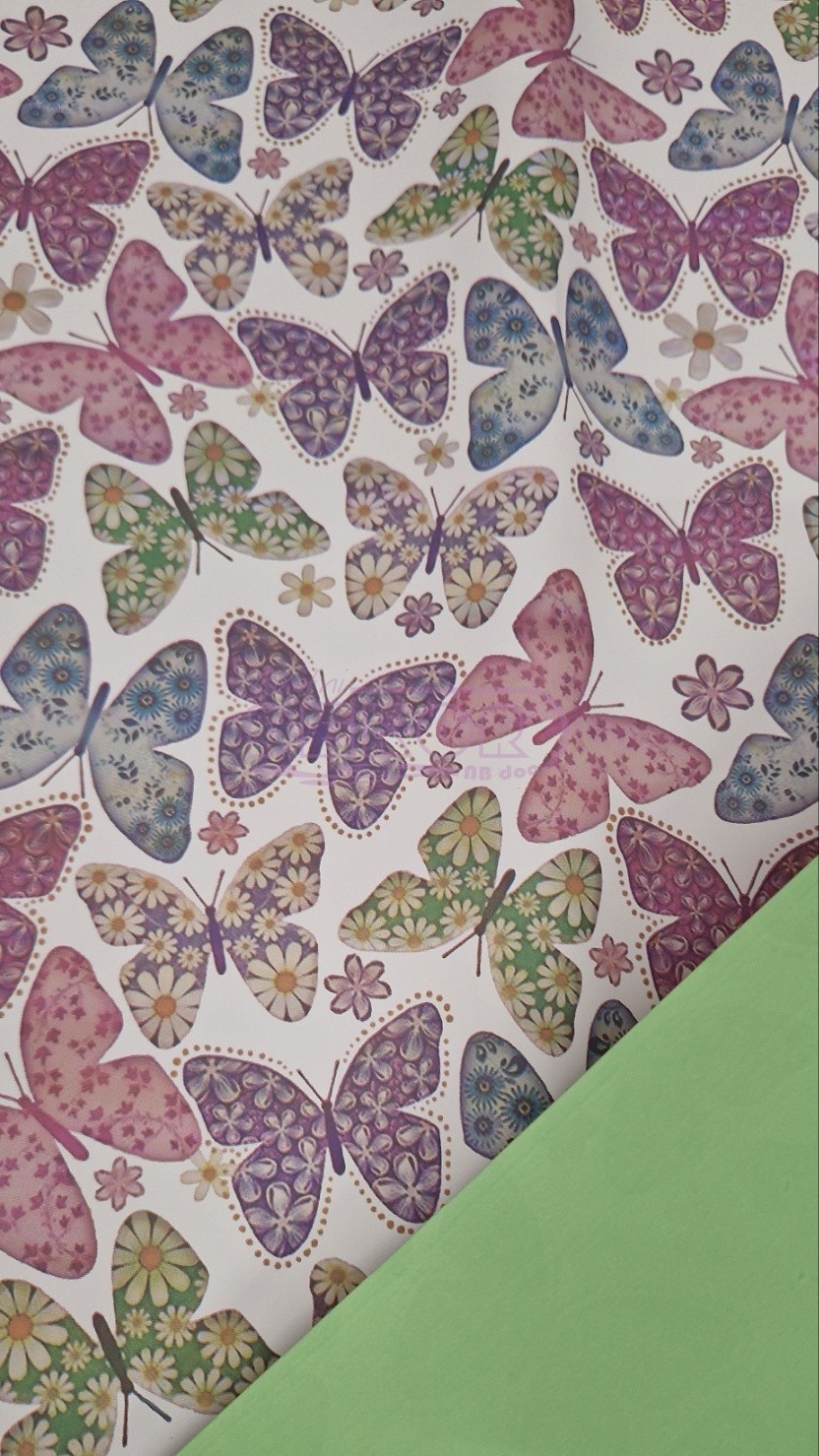 ukrasni papir sa šarenolikim leptirima