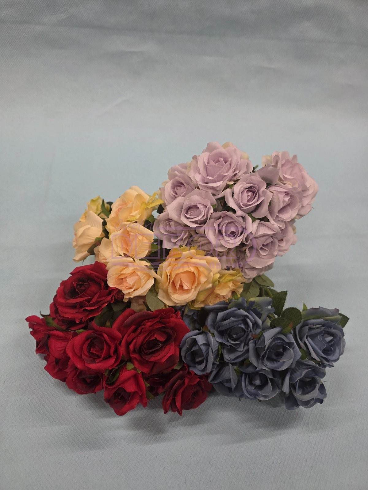 Buket veštačkih ruža u raznim bojama