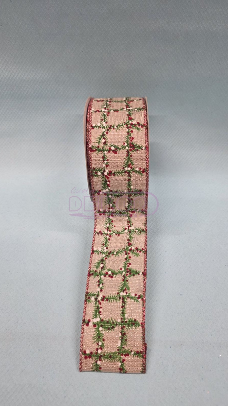 ukrasna traka sa božićnim ukrasima