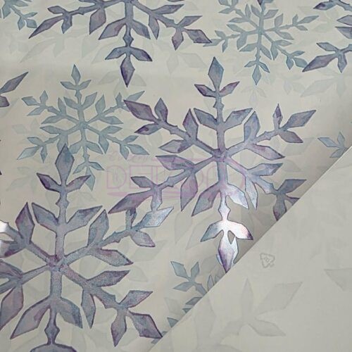 novogodišnji ukrasni papir bele boje sa srebrnim pahuljama