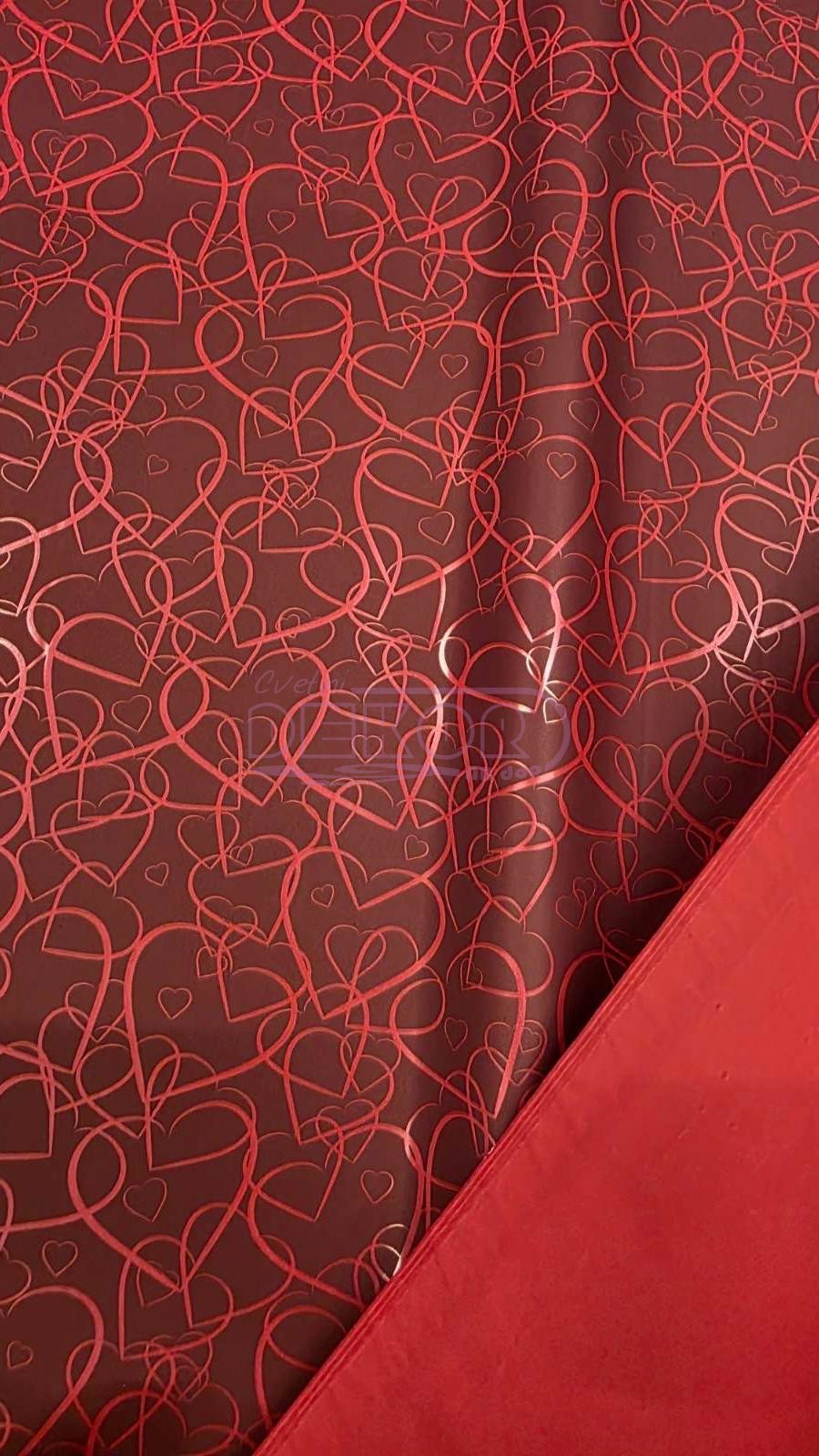 crveni ukrasni papir sa srcima